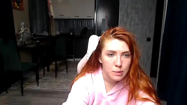 Snapshot of Reginasmilee chatting on 04.08.26 Reginasmilee online show from 04.08.26