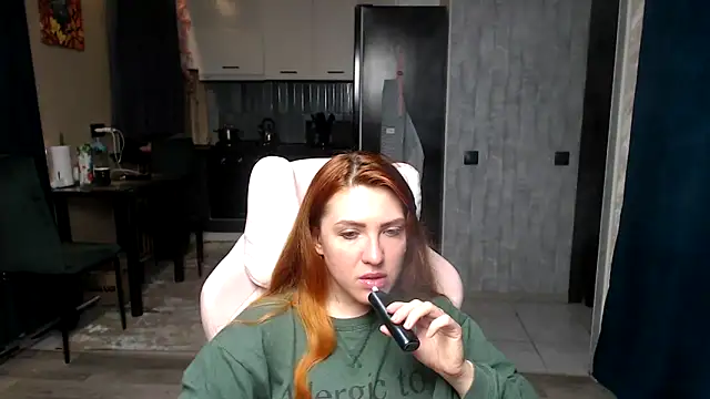 Snapshot of Reginasmilee chatting on 04.14.26 Reginasmilee online show from 04.14.26