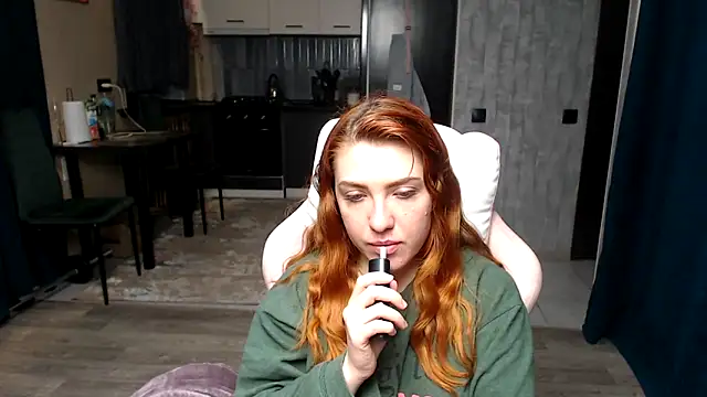 Snapshot of Reginasmilee chatting on 04.15.26 Reginasmilee online show from 04.15.26