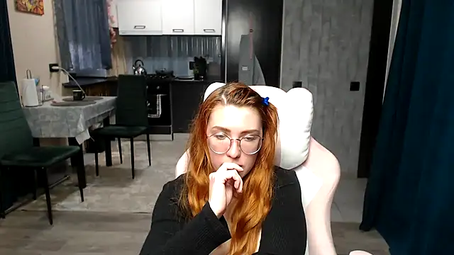 Snapshot of Reginasmilee chatting on 04.20.26 Reginasmilee online show from 04.20.26