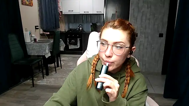 Snapshot of Reginasmilee chatting on 04.22.26 Reginasmilee online show from 04.22.26