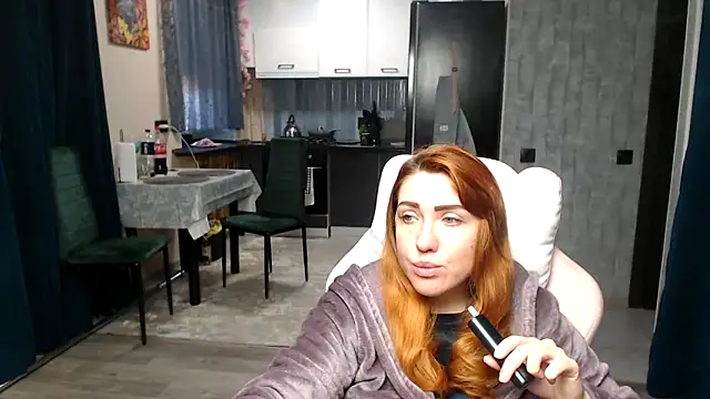 Snapshot of Reginasmilee chatting on 04.25.26 Reginasmilee online show from 04.25.26