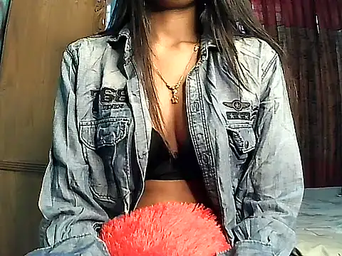 Snapshot of Siyaralove chatting on 07.15.26 Siyaralove online show from 07.15.26