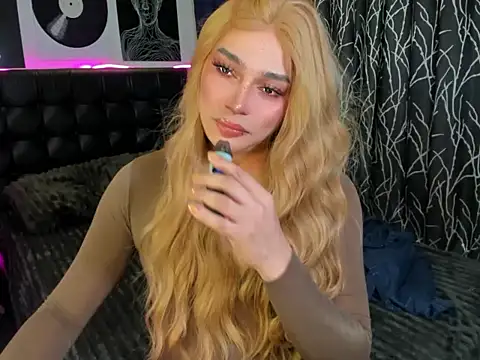 Snapshot of MissCruella chatting on 05.29.26 MissCruella online show from 05.29.26