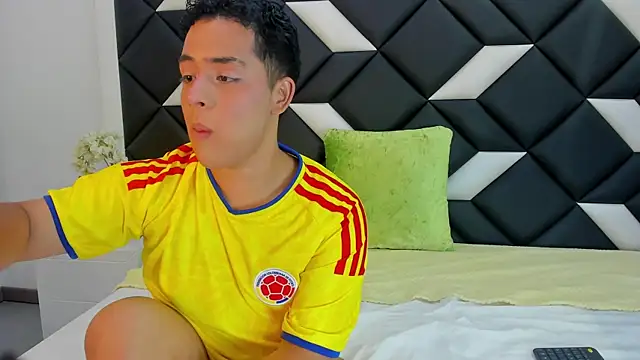 Snapshot of darian_lafortezaa chatting on 06.27.26 darian lafortezaa online show from 06.27.26