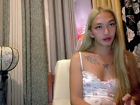 Snapshot of sweet_kween95 chatting on 06.28.26 sweet kween95 online show from 06.28.26