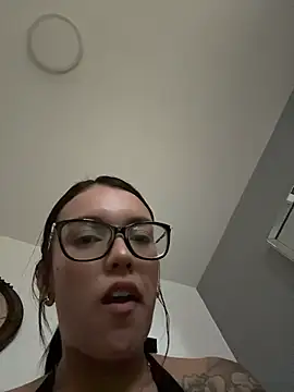 Snapshot of shantalgray__ chatting on 06.25.26 shantalgray online show from 06.25.26