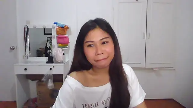 Snapshot of CathleenLaurole chatting on 06.30.26 CathleenLaurole online show from 06.30.26