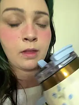 BbGurl18 online show from 08.04.26