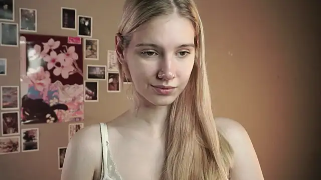 Snapshot of ElaineBerum chatting on 07.25.26 ElaineBerum online show from 07.25.26