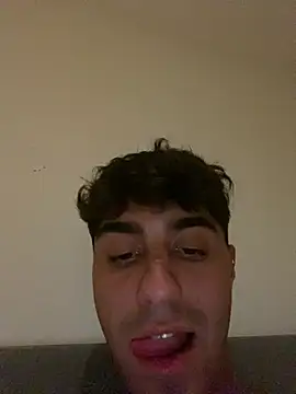 Snapshot of alessio2026xx chatting on 07.05.26 alessio2026xx online show from 07.05.26