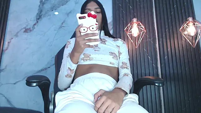 Snapshot of SoffiaBurgueth chatting on 07.04.26 SoffiaBurgueth online show from 07.04.26