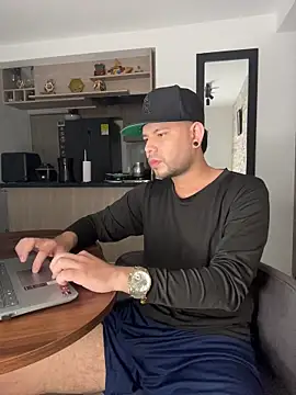 Snapshot of JuanY_David chatting on 07.16.26 JuanY David online show from 07.16.26