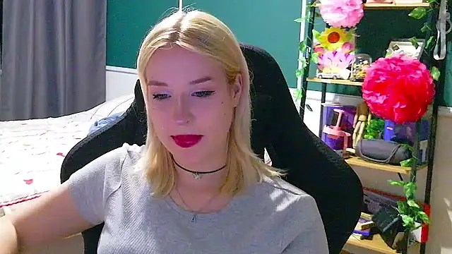 Snapshot of Eden_Rose chatting on 07.25.26 Eden Rose online show from 07.25.26
