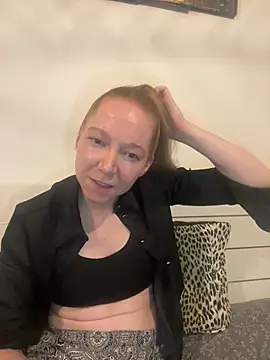 Snapshot of EmmaaFit chatting on 07.13.26 EmmaaFit online show from 07.13.26