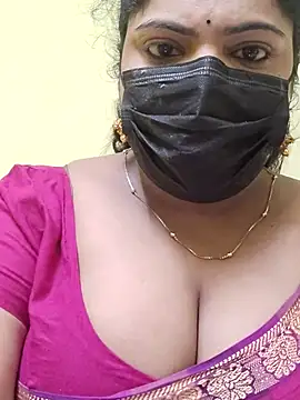 Snapshot of Floraa-Queen chatting on 07.16.26 Floraa-Queen online show from 07.16.26