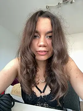 Snapshot of AlexisWinters chatting on 07.17.26 AlexisWinters online show from 07.17.26
