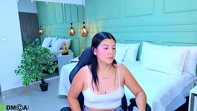 Snapshot of EMILIIA__LUXE__ chatting on 07.15.26 EMILIIA LUXE online show from 07.15.26