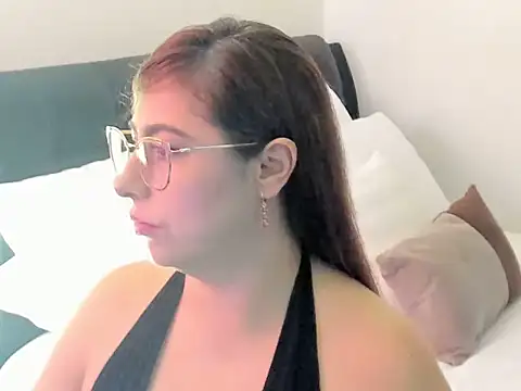 Snapshot of Emili_luxe chatting on 07.15.26 Emili luxe online show from 07.15.26