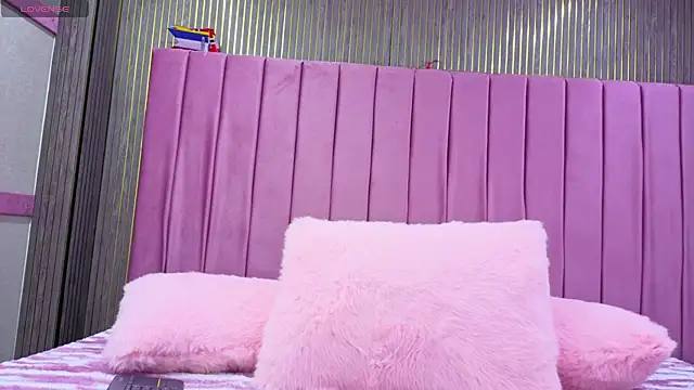 Snapshot of Sofia_Messy- chatting on 07.17.26 Sofia Messy- online show from 07.17.26