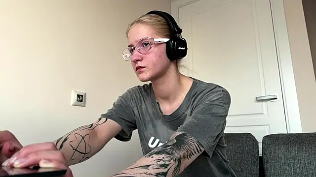 Snapshot of Litliu chatting on 07.17.26 Litliu online show from 07.17.26