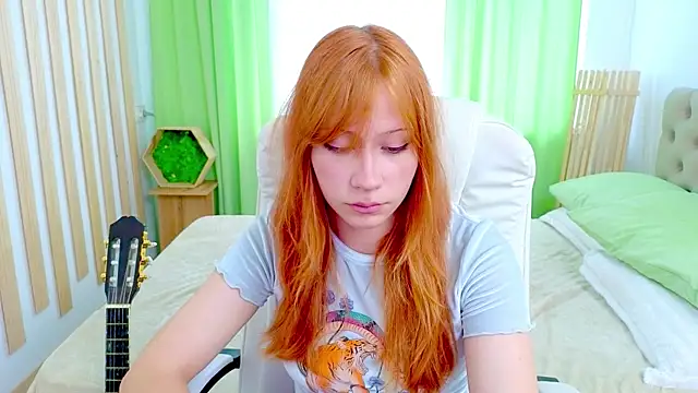 Snapshot of Fleur__Fox chatting on 07.27.26 Fleur Fox online show from 07.27.26
