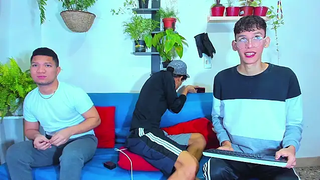 Snapshot of AverageDirtyBoys chatting on 07.21.26 AverageDirtyBoys online show from 07.21.26