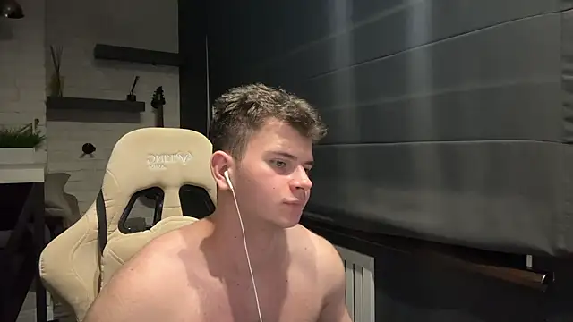 Snapshot of dinovl chatting on 07.25.26 dinovl online show from 07.25.26