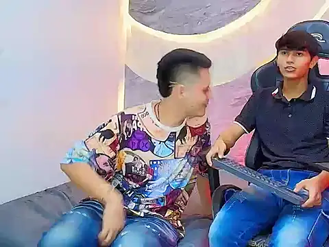 Snapshot of Benjamin_Alam chatting on 07.23.26 Benjamin Alam online show from 07.23.26