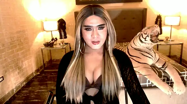 BigCumHuntersxx online show from 01.17.25