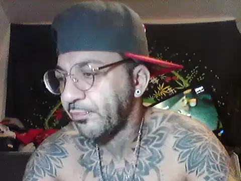 Snapshot of MagicStickBoy chatting on 05.12.26 MagicStickBoy online show from 05.12.26