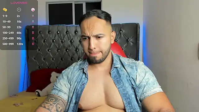 Snapshot of mrloganfuck1 chatting on 07.11.26 mrloganfuck1 online show from 07.11.26
