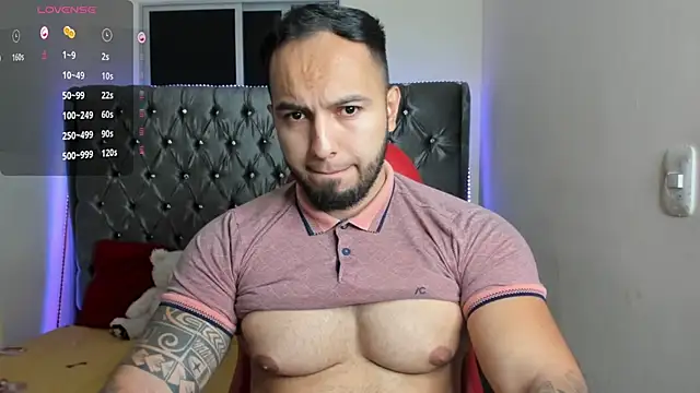 Snapshot of mrloganfuck1 chatting on 07.18.26 mrloganfuck1 online show from 07.18.26