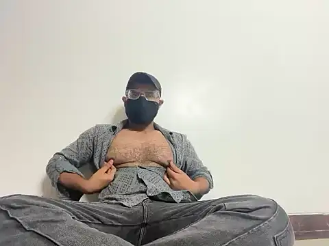Snapshot of hairybear777 chatting on 07.31.26 hairybear777 online show from 07.31.26