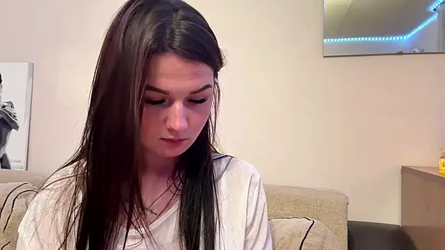 Snapshot of HalinaRozier chatting on 07.30.26 HalinaRozier online show from 07.30.26