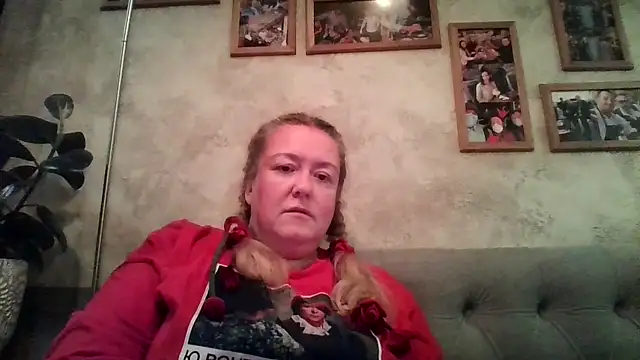 Snapshot of HappyCurvyMama chatting on 08.05.26 HappyCurvyMama online show from 08.05.26