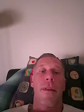 Snapshot of slaveboy2016@xh chatting on 12.17.24 slaveboy2016xh online show from 12.17.24