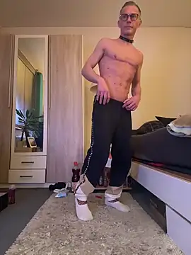 Snapshot of slaveboy2016@xh chatting on 01.03.25 slaveboy2016xh online show from 01.03.25