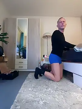 Snapshot of slaveboy2016@xh chatting on 01.17.25 slaveboy2016xh online show from 01.17.25