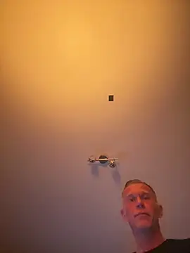 Snapshot of slaveboy2016@xh chatting on 02.26.25 slaveboy2016xh online show from 02.26.25