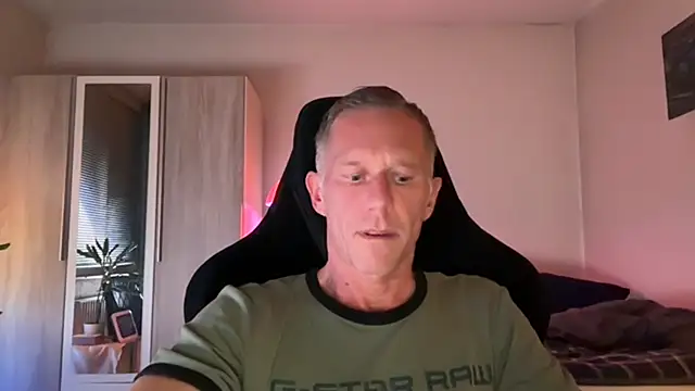 Snapshot of slaveboy2016@xh chatting on 09.08.25 slaveboy2016xh online show from 09.08.25