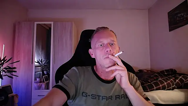 Snapshot of slaveboy2016@xh chatting on 09.10.25 slaveboy2016xh online show from 09.10.25