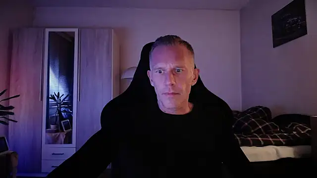 Snapshot of slaveboy2016@xh chatting on 09.12.25 slaveboy2016xh online show from 09.12.25