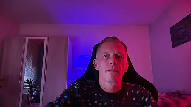 Snapshot of slaveboy2016@xh chatting on 10.07.25 slaveboy2016xh online show from 10.07.25