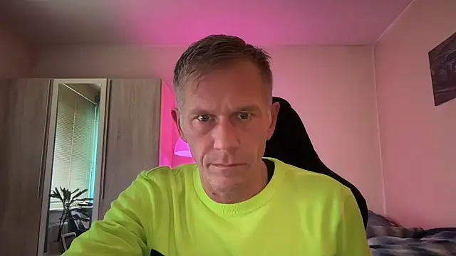 Snapshot of slaveboy2016@xh chatting on 10.20.25 slaveboy2016xh online show from 10.20.25