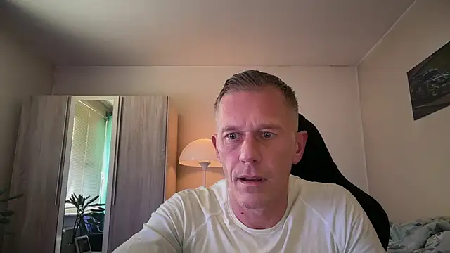 Snapshot of slaveboy2016@xh chatting on 10.24.25 slaveboy2016xh online show from 10.24.25