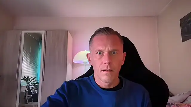 Snapshot of slaveboy2016@xh chatting on 10.26.25 slaveboy2016xh online show from 10.26.25