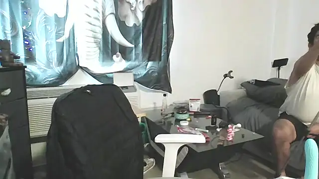 Snapshot of msSassyBigAssy chatting on 08.10.26 msSassyBigAssy online show from 08.10.26