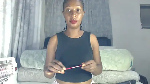 Snapshot of leanna23 chatting on 04.19.26 leanna23 online show from 04.19.26