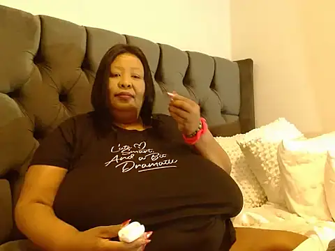 Snapshot of nancy111 chatting on 09.14.25 nancy111 online show from 09.14.25